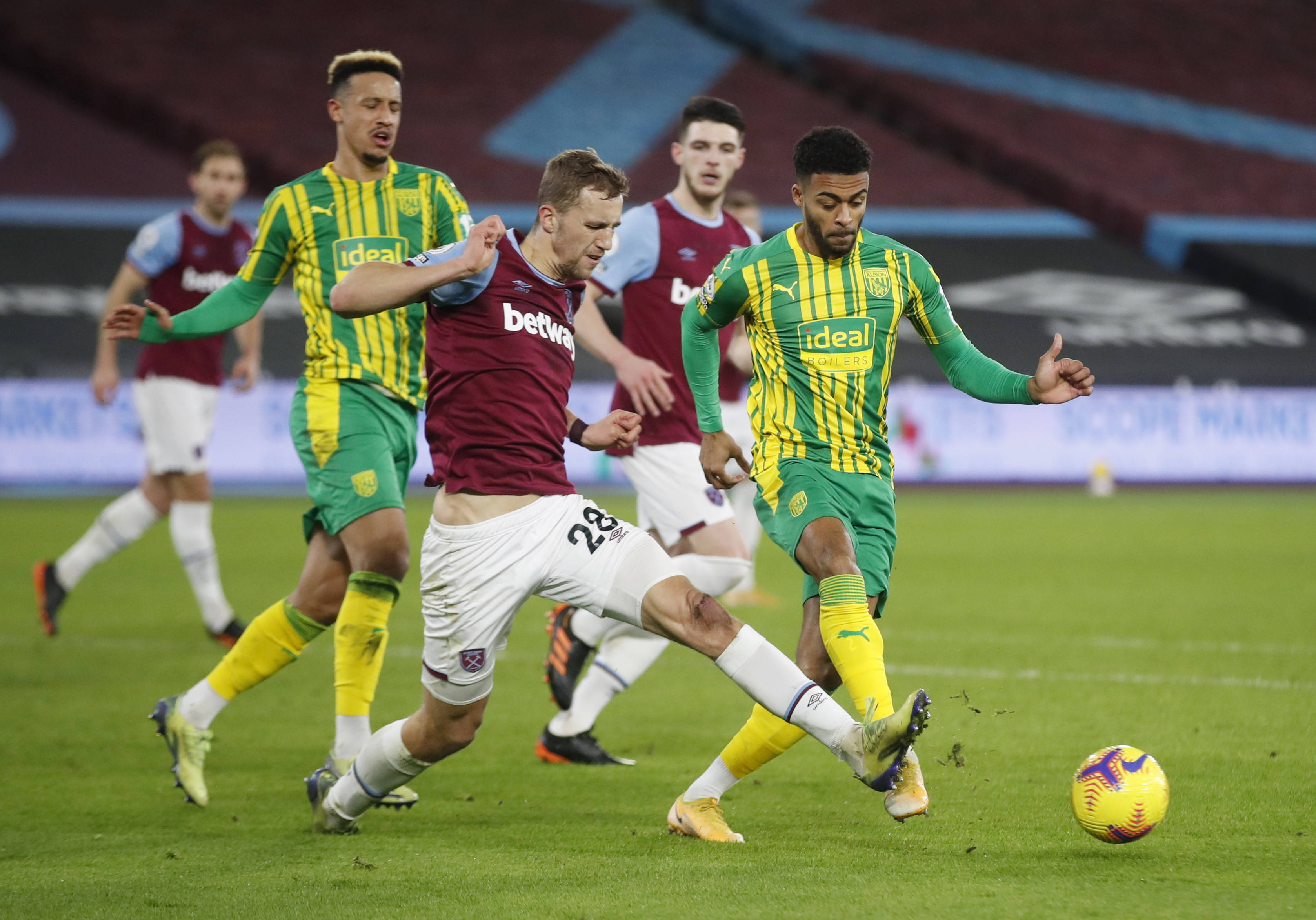 场便让不少 场便让不少